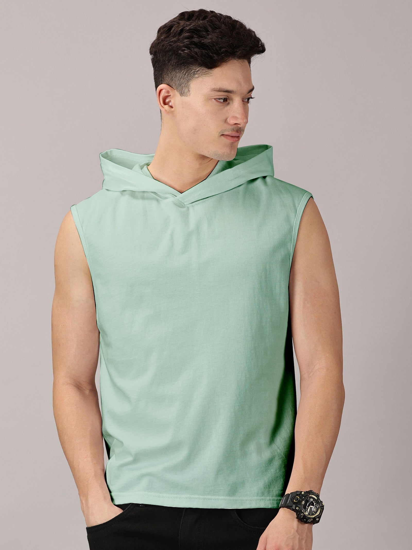 T-Shirt : Strive Hooded vest