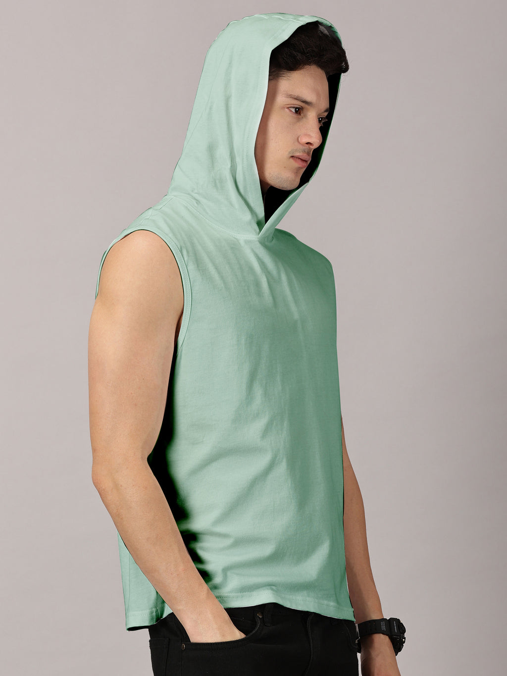 T-Shirt : Strive Hooded vest