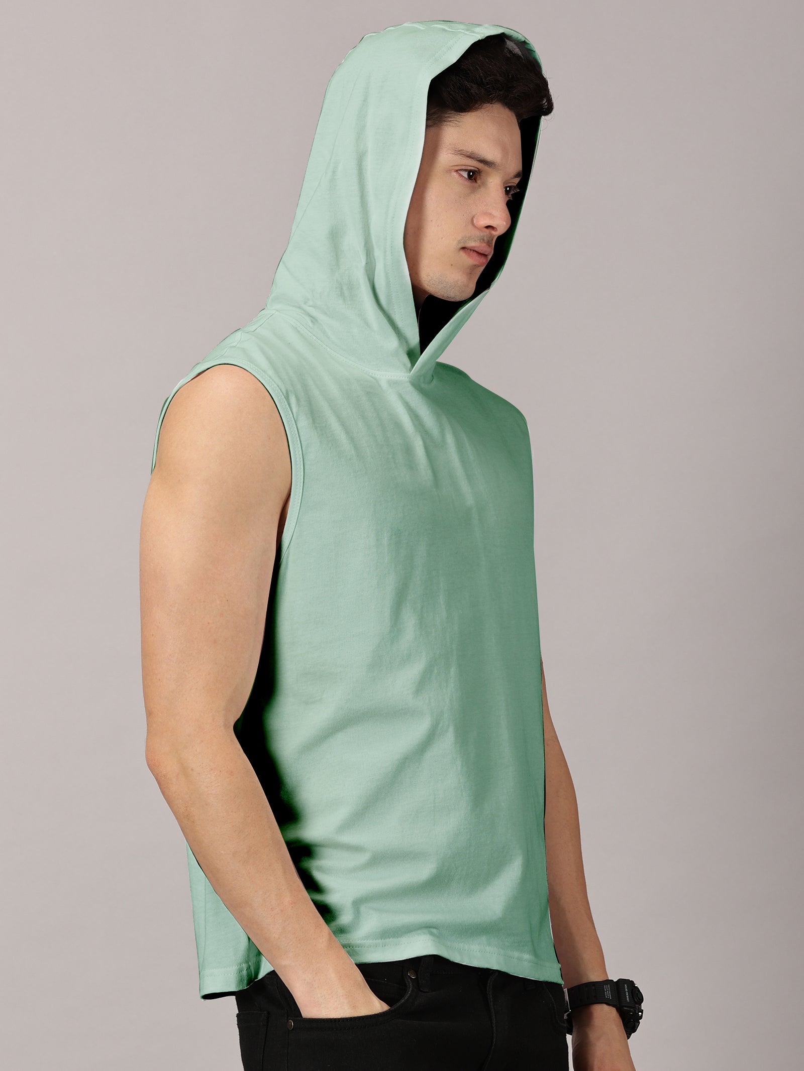 T-Shirt : Strive Hooded vest