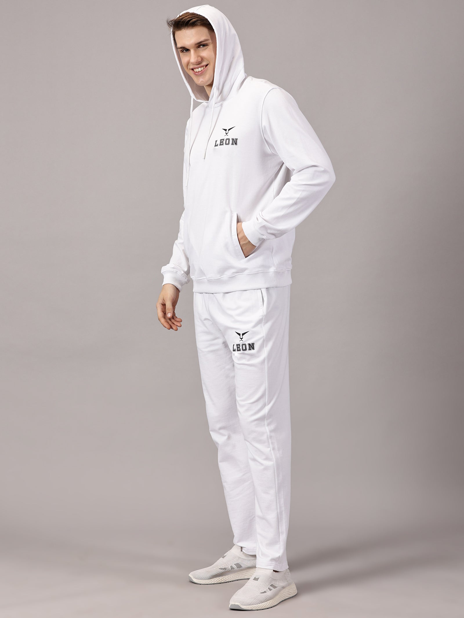 active wear : Sports Track Suit White