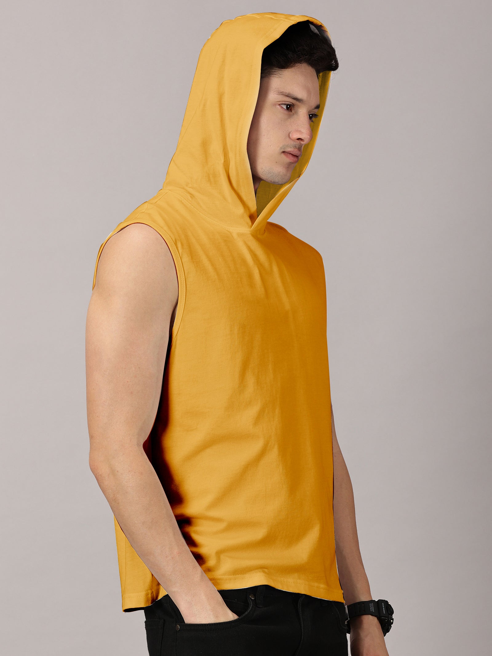 T-Shirt : Strive Hooded vest