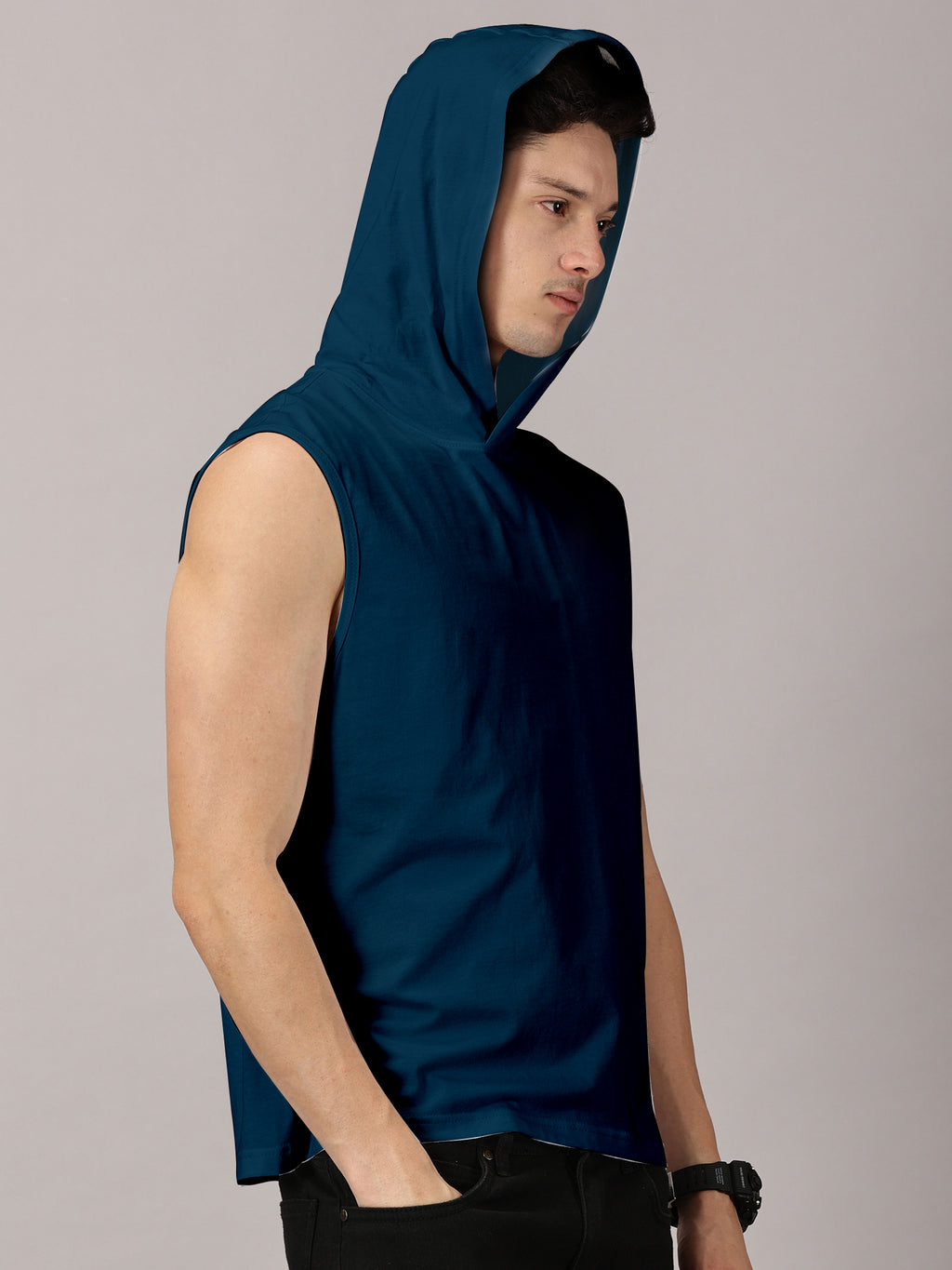 T-Shirt : Strive Hooded vest