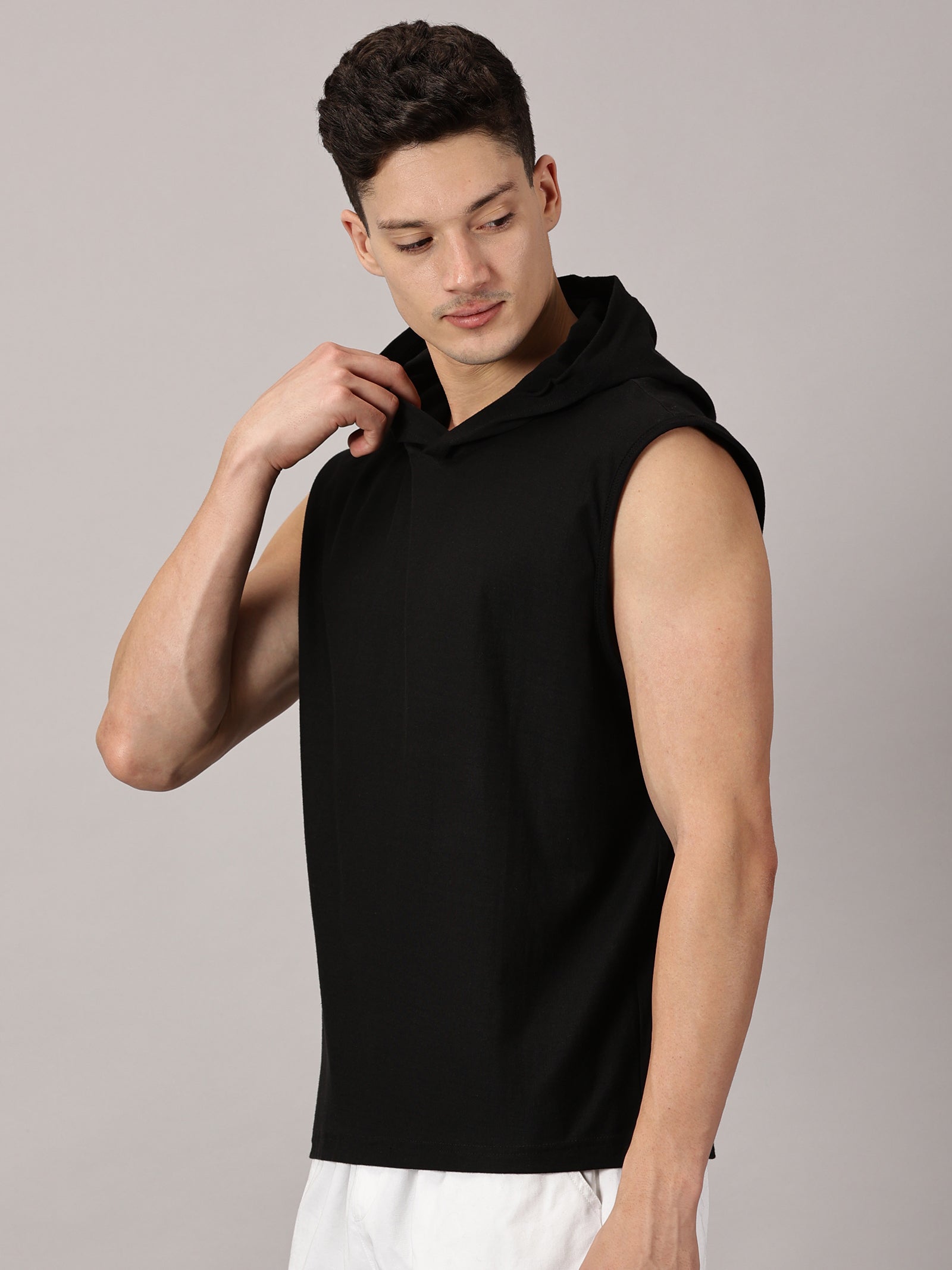 T-Shirt : Strive Hooded vest