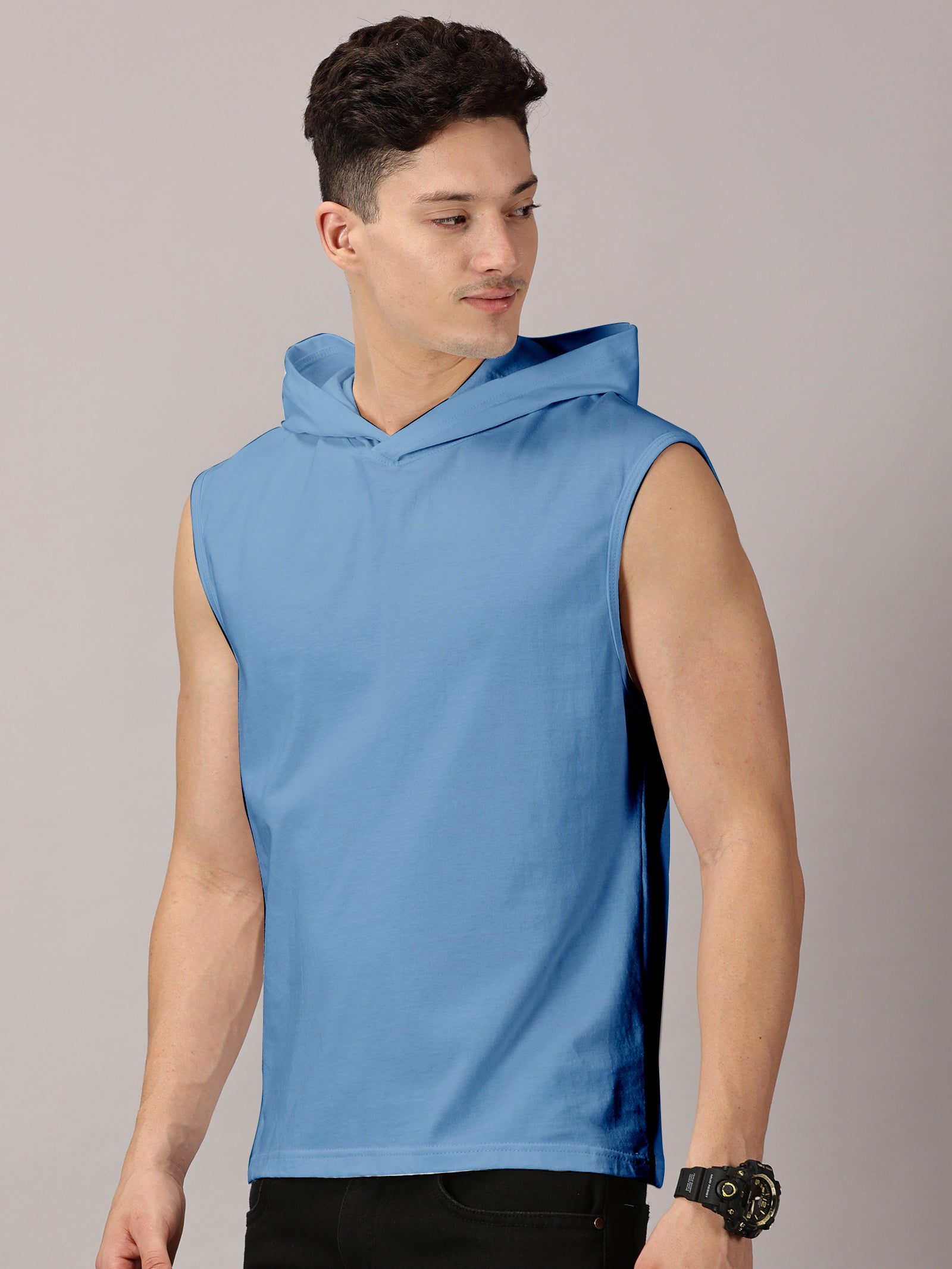 T-Shirt : Strive Hooded vest
