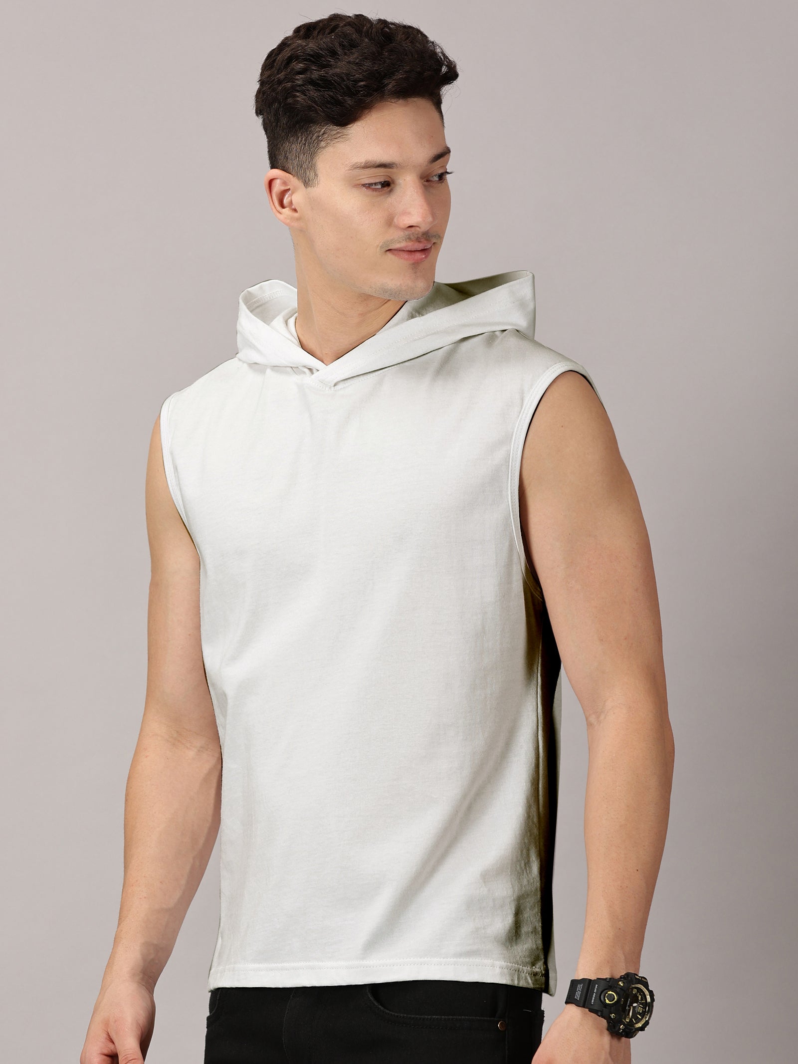 T-Shirt : Strive Hooded vest