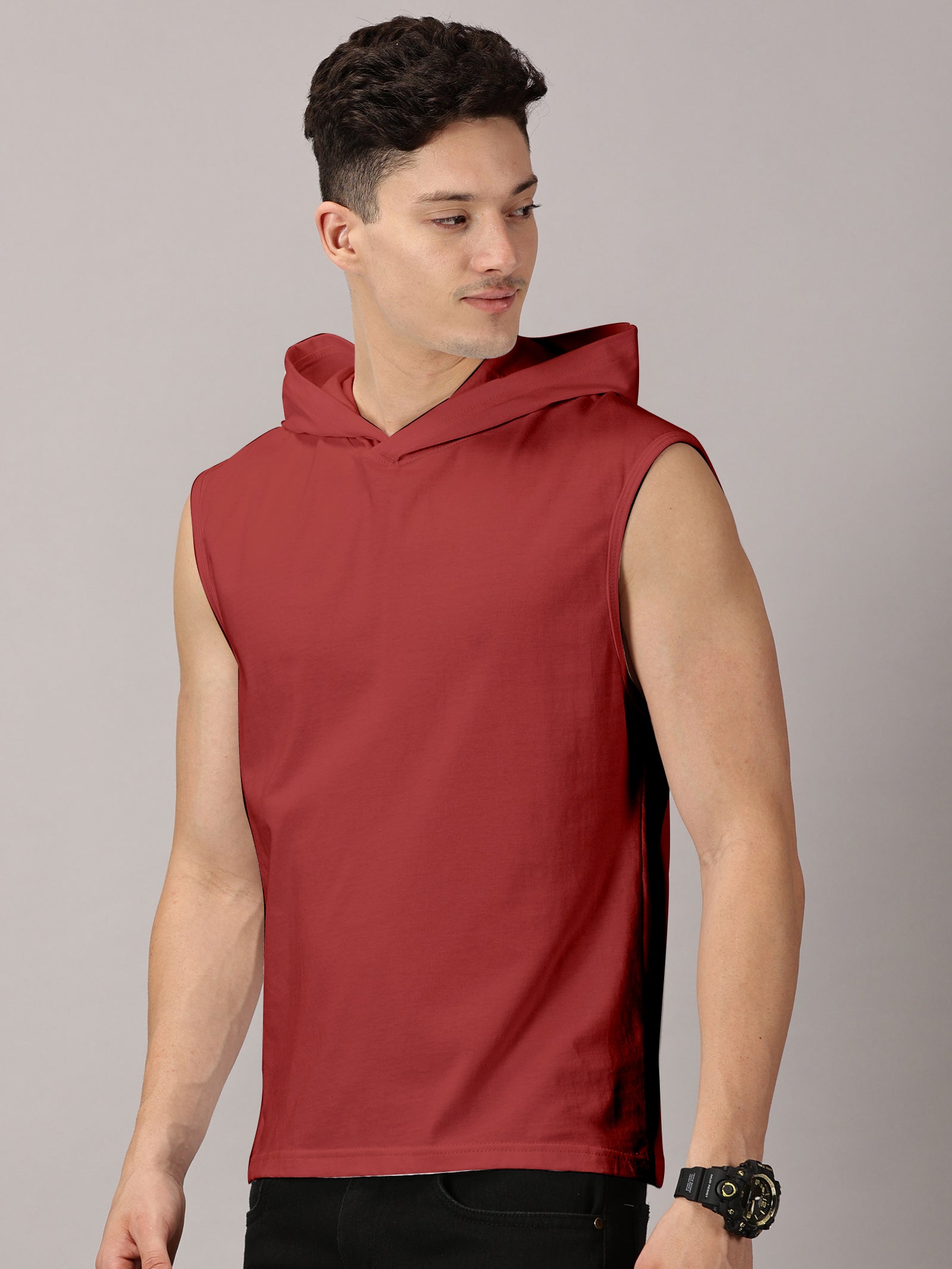 T-Shirt : Strive Hooded vest