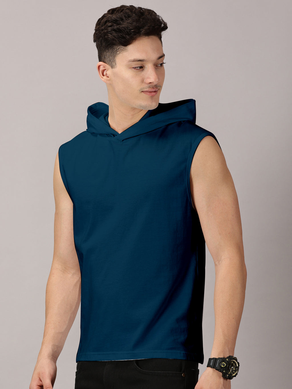 T-Shirt : Strive Hooded vest
