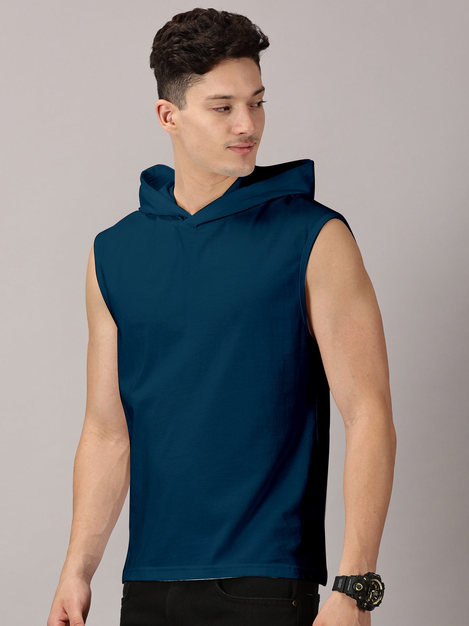 T-Shirt : Strive Hooded vest