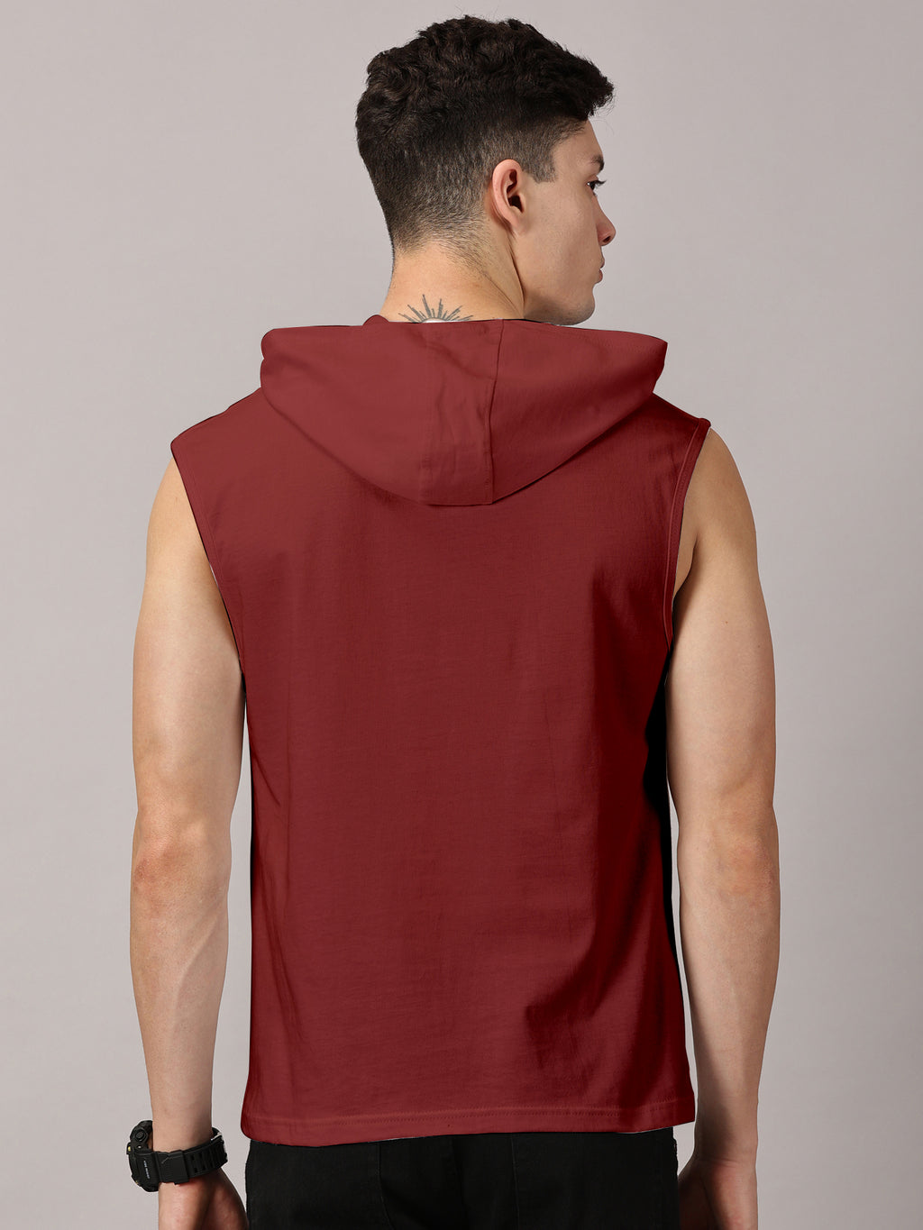 T-Shirt : Strive Hooded vest