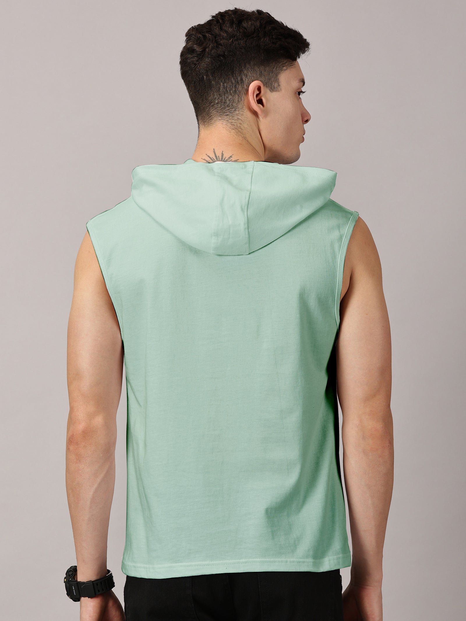 T-Shirt : Strive Hooded vest