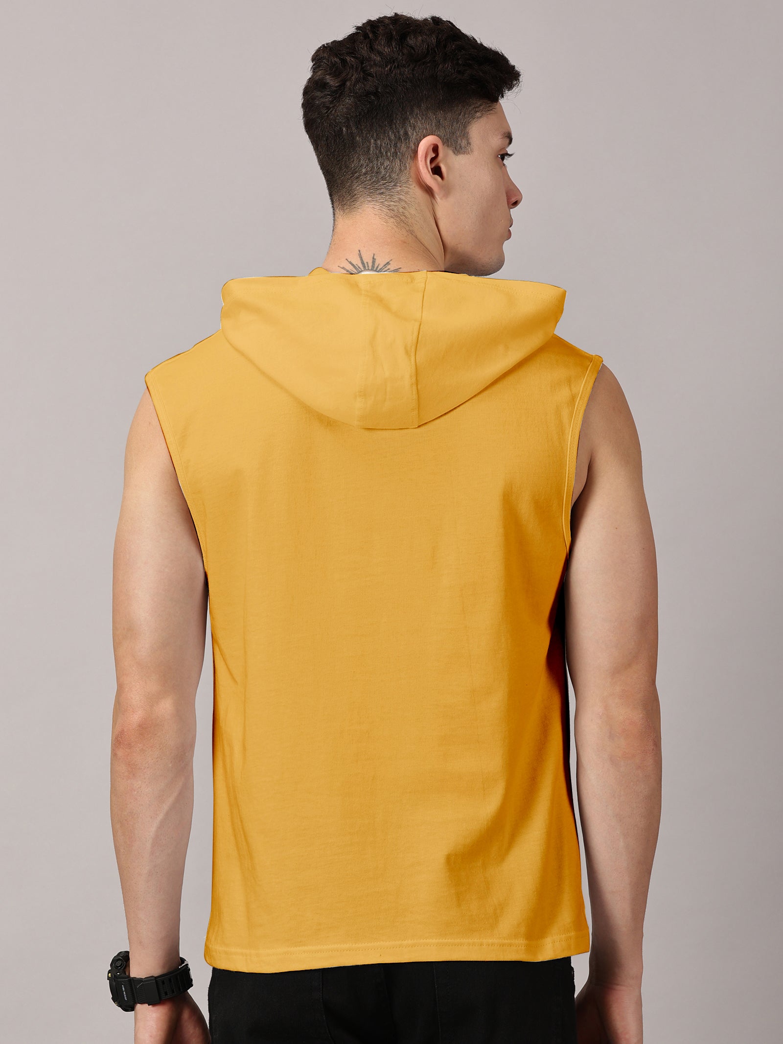 T-Shirt : Strive Hooded vest