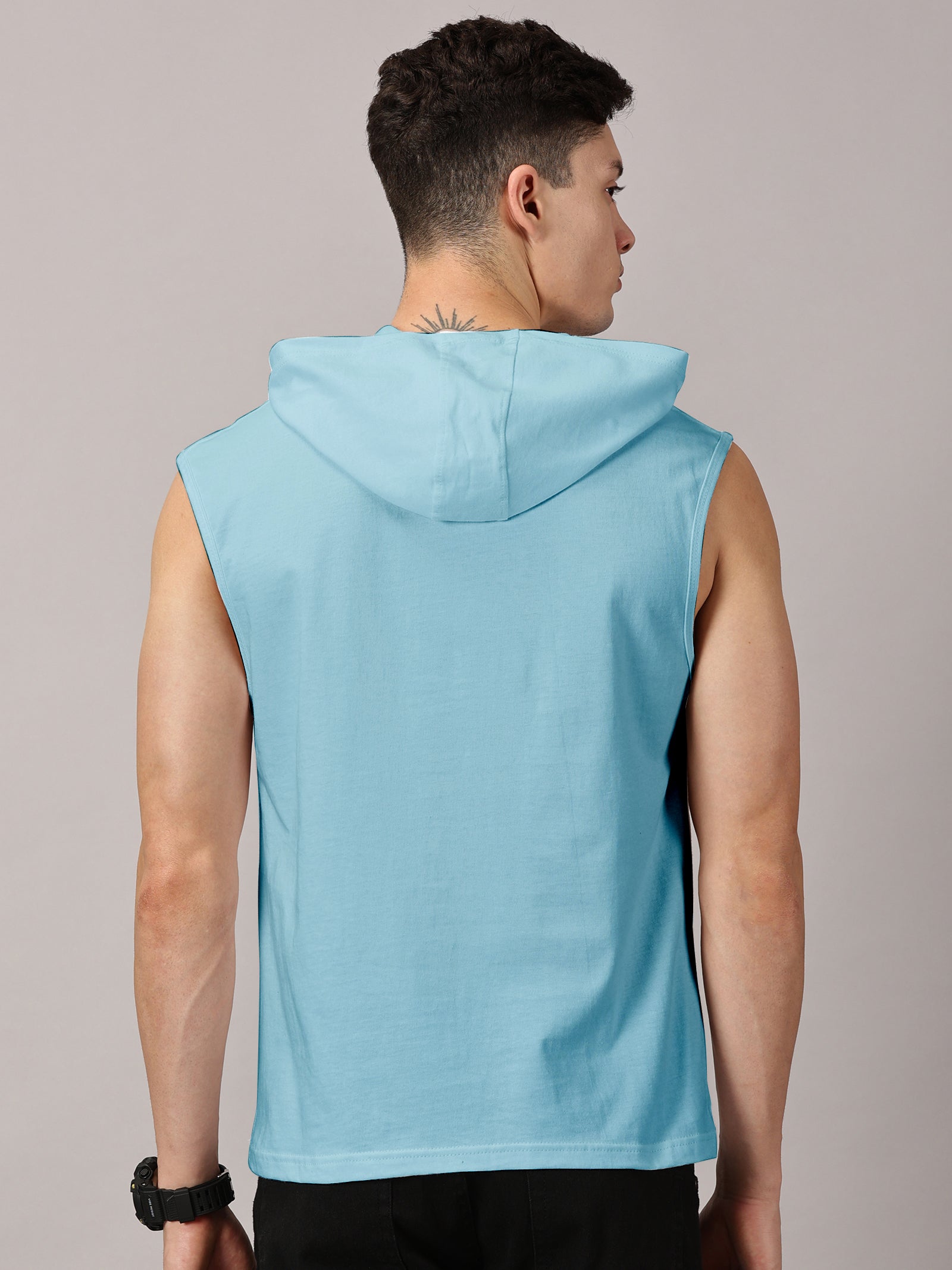 T-Shirt : Strive Hooded vest