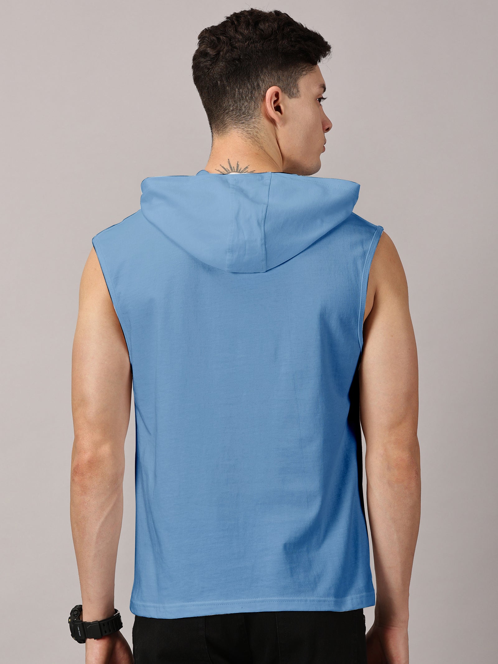 T-Shirt : Strive Hooded vest