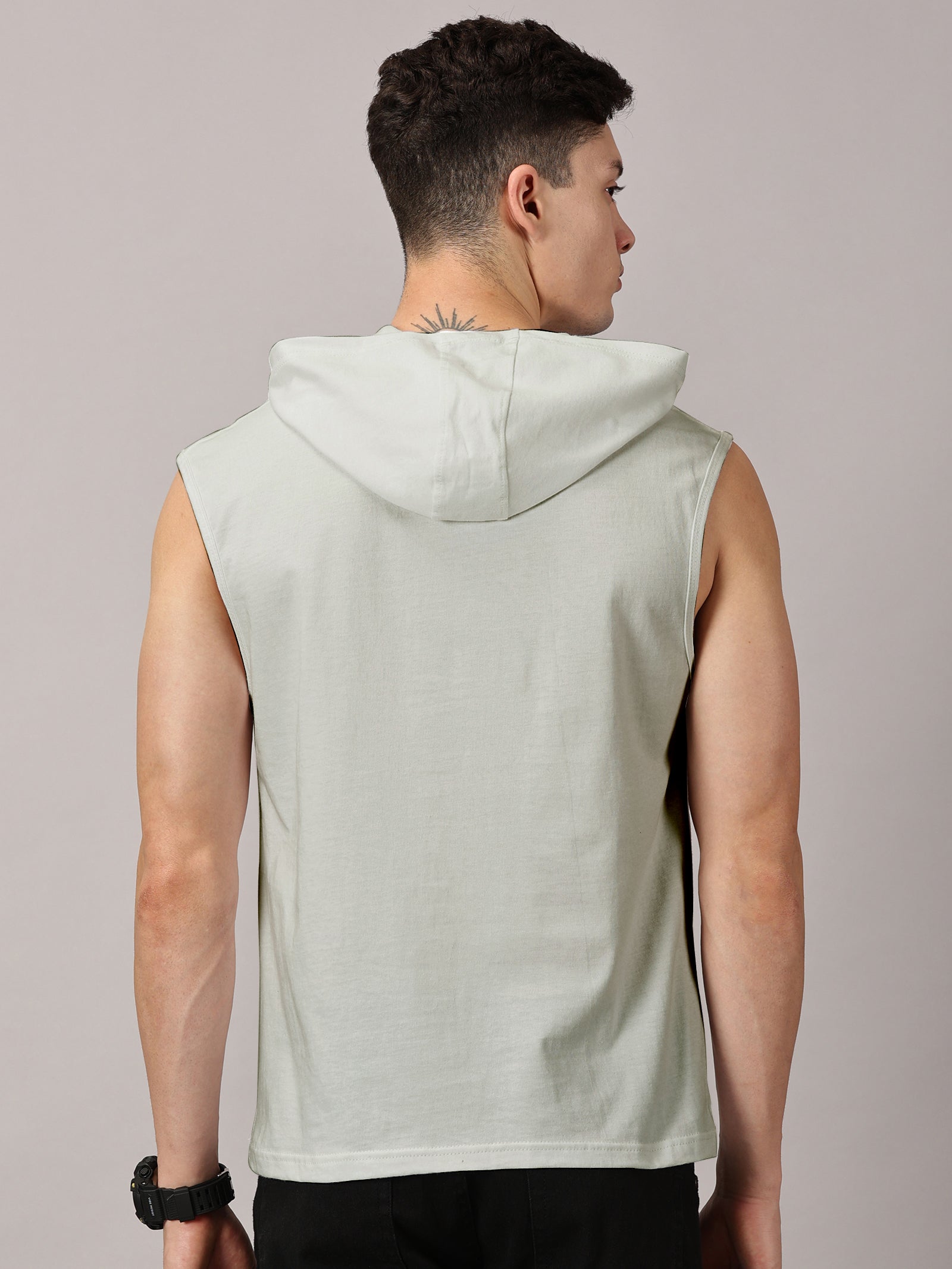 T-Shirt : Strive Hooded vest