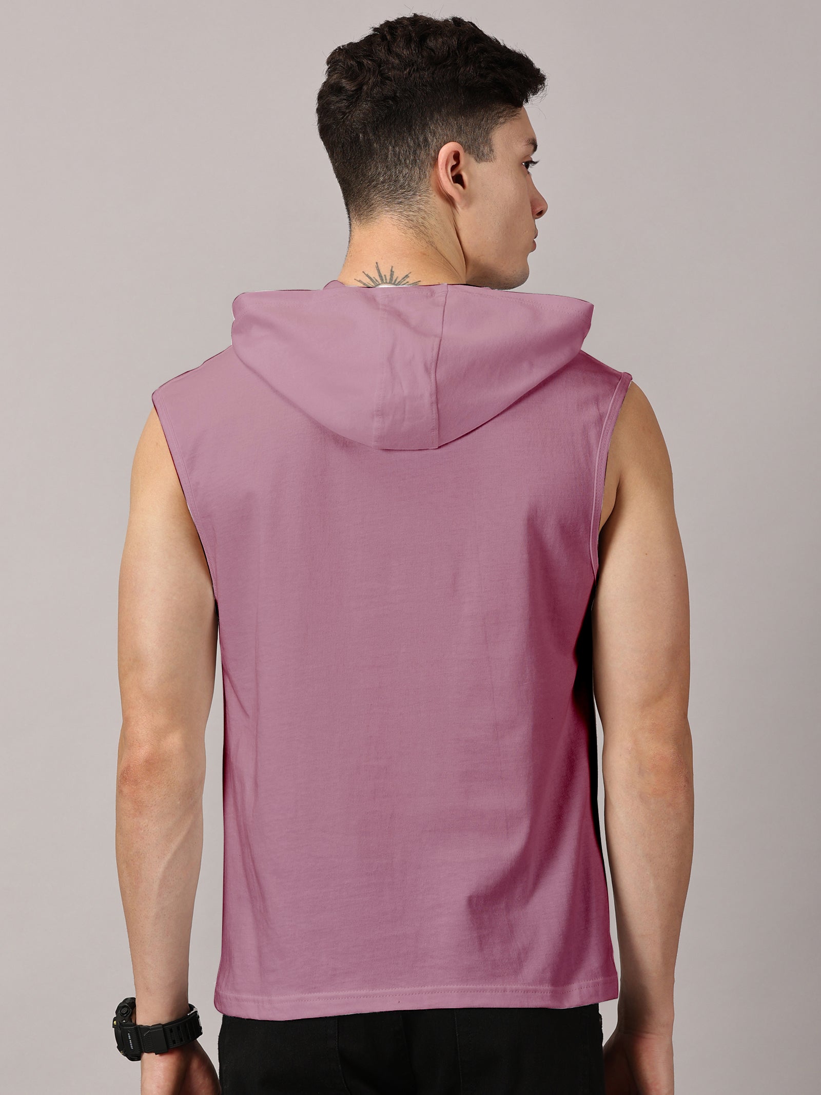T-Shirt : Strive Hooded vest