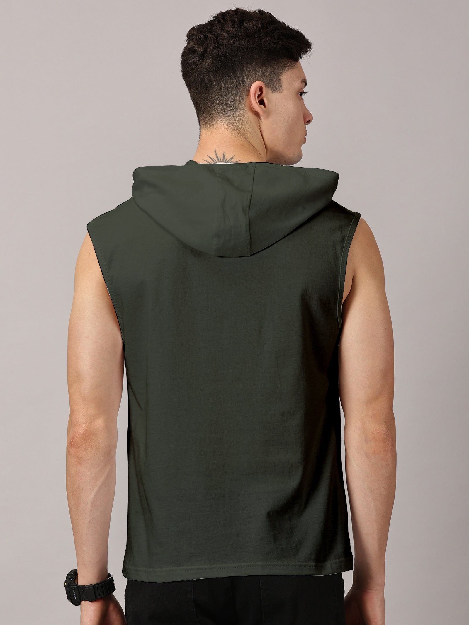 T-Shirt : Strive Hooded vest