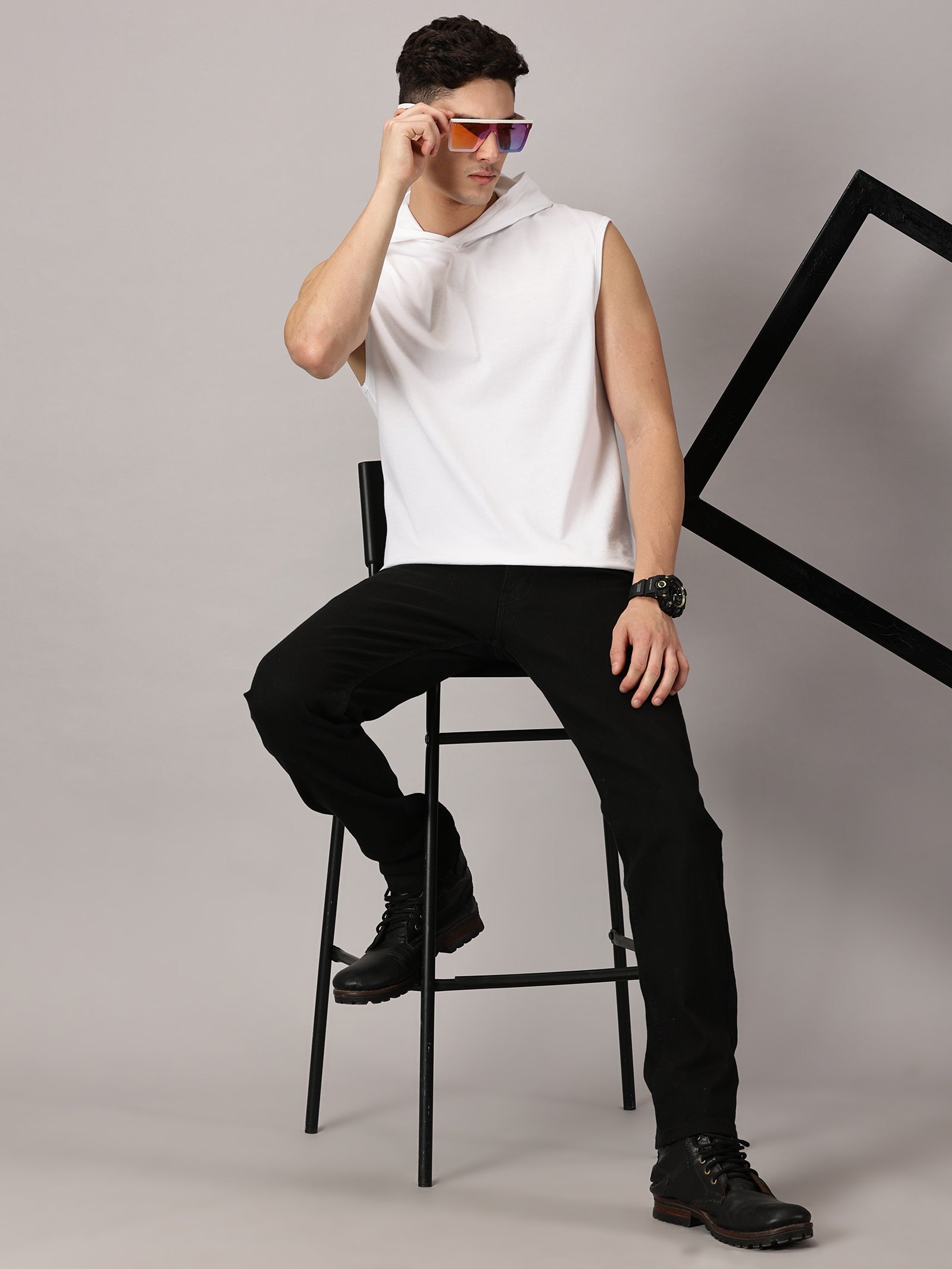 T-Shirt : Strive Hooded vest