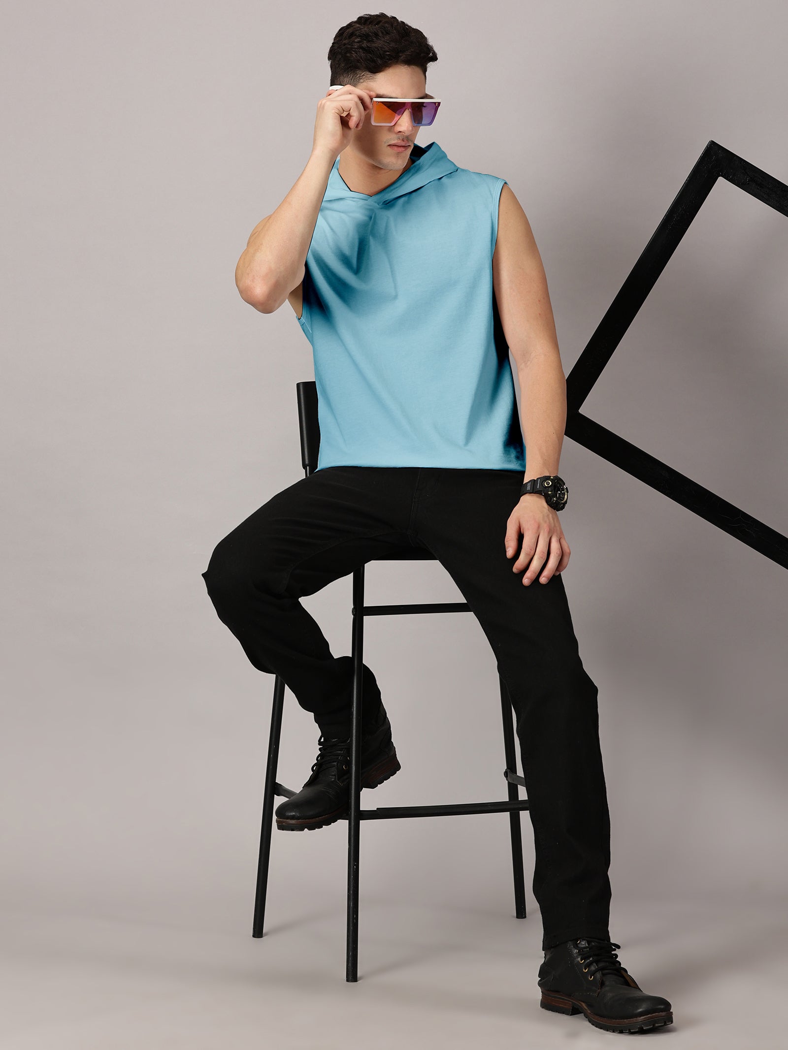 T-Shirt : Strive Hooded vest