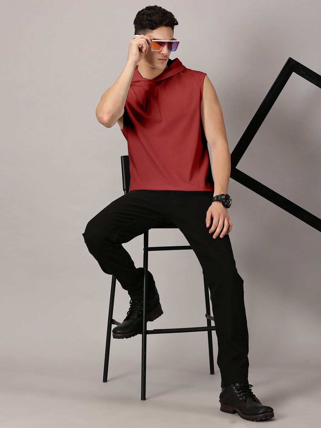 T-Shirt : Strive Hooded vest
