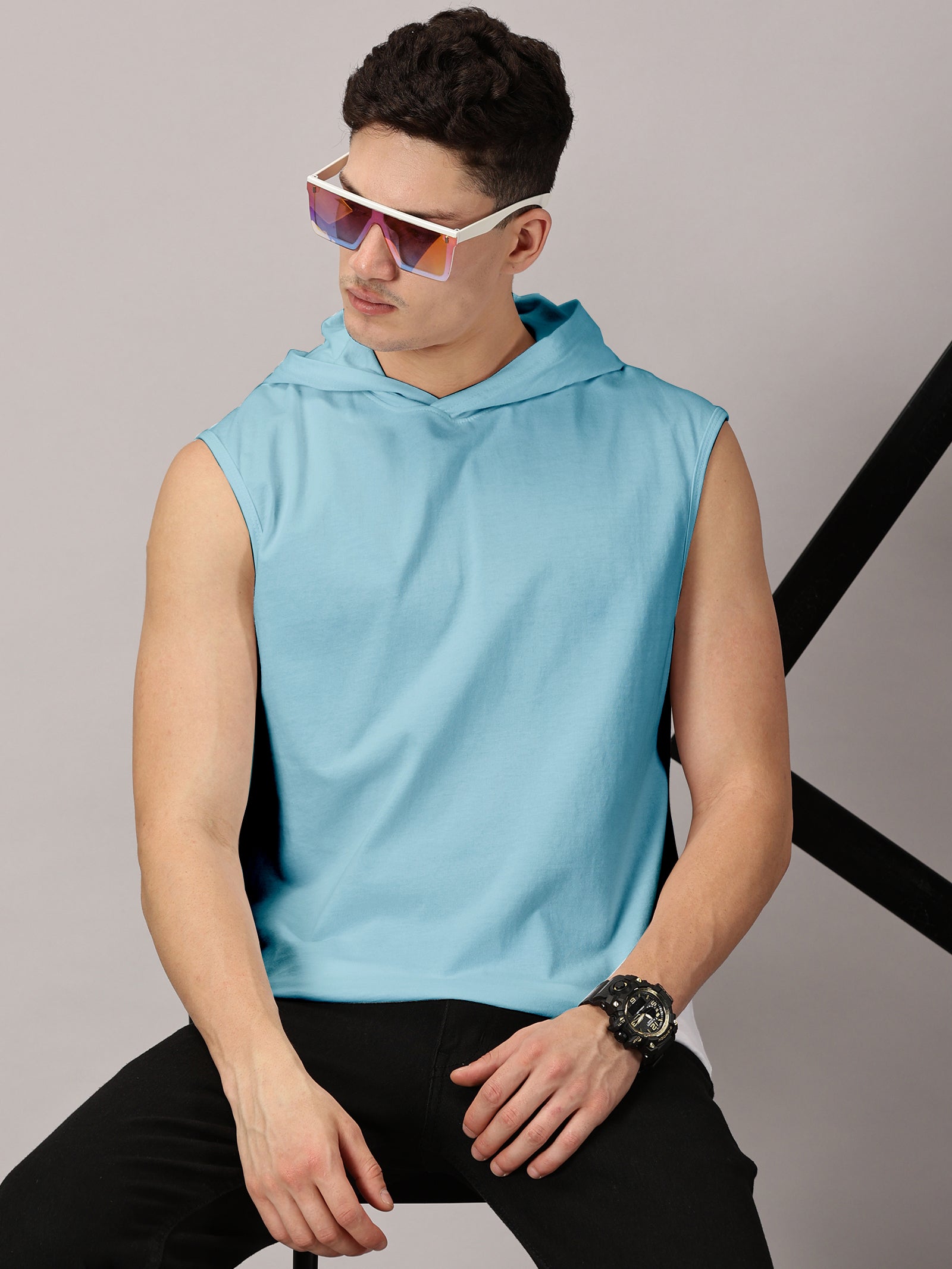 T-Shirt : Strive Hooded vest