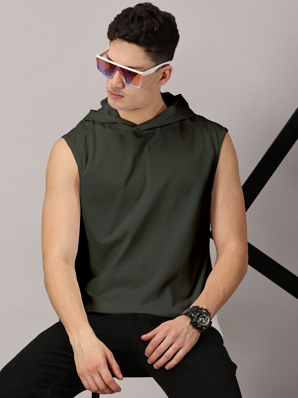 T-Shirt : Strive Hooded vest