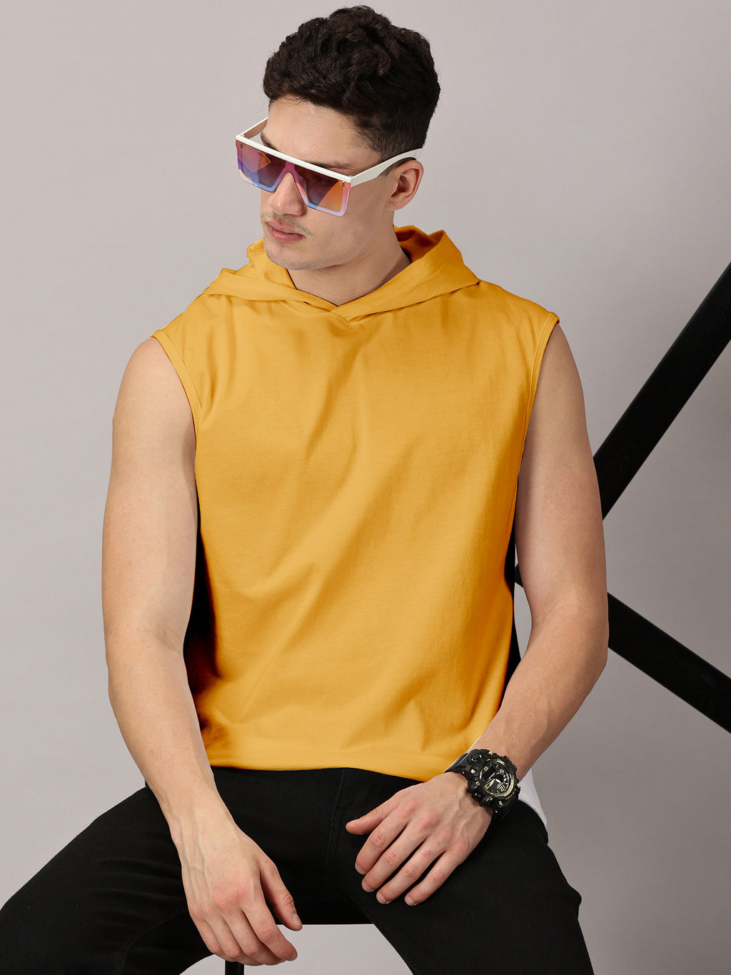 T-Shirt : Strive Hooded vest