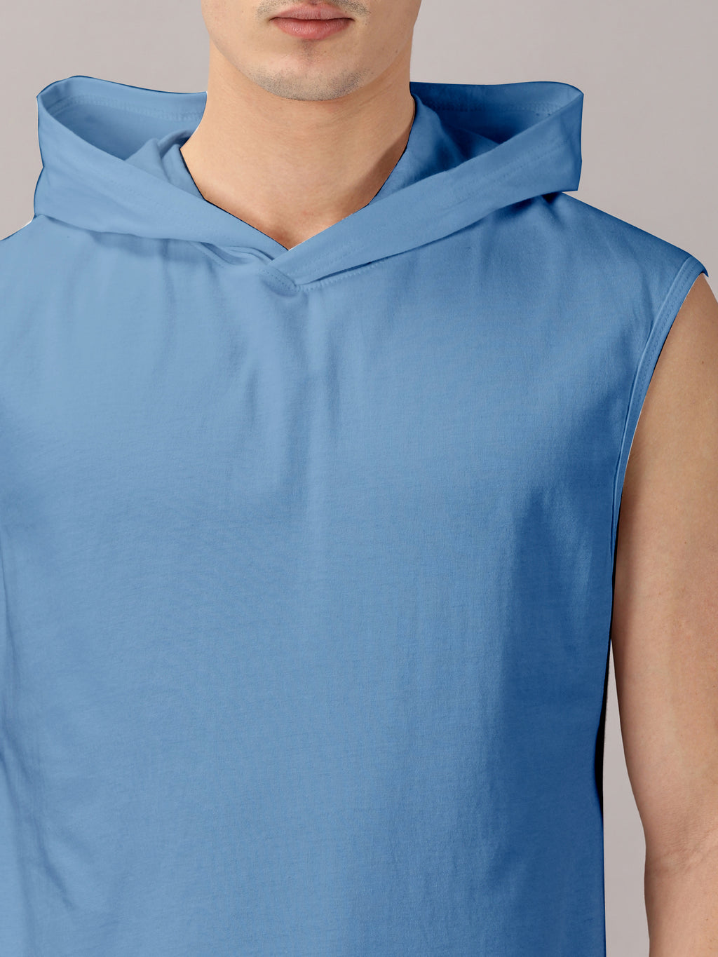 T-Shirt : Strive Hooded vest
