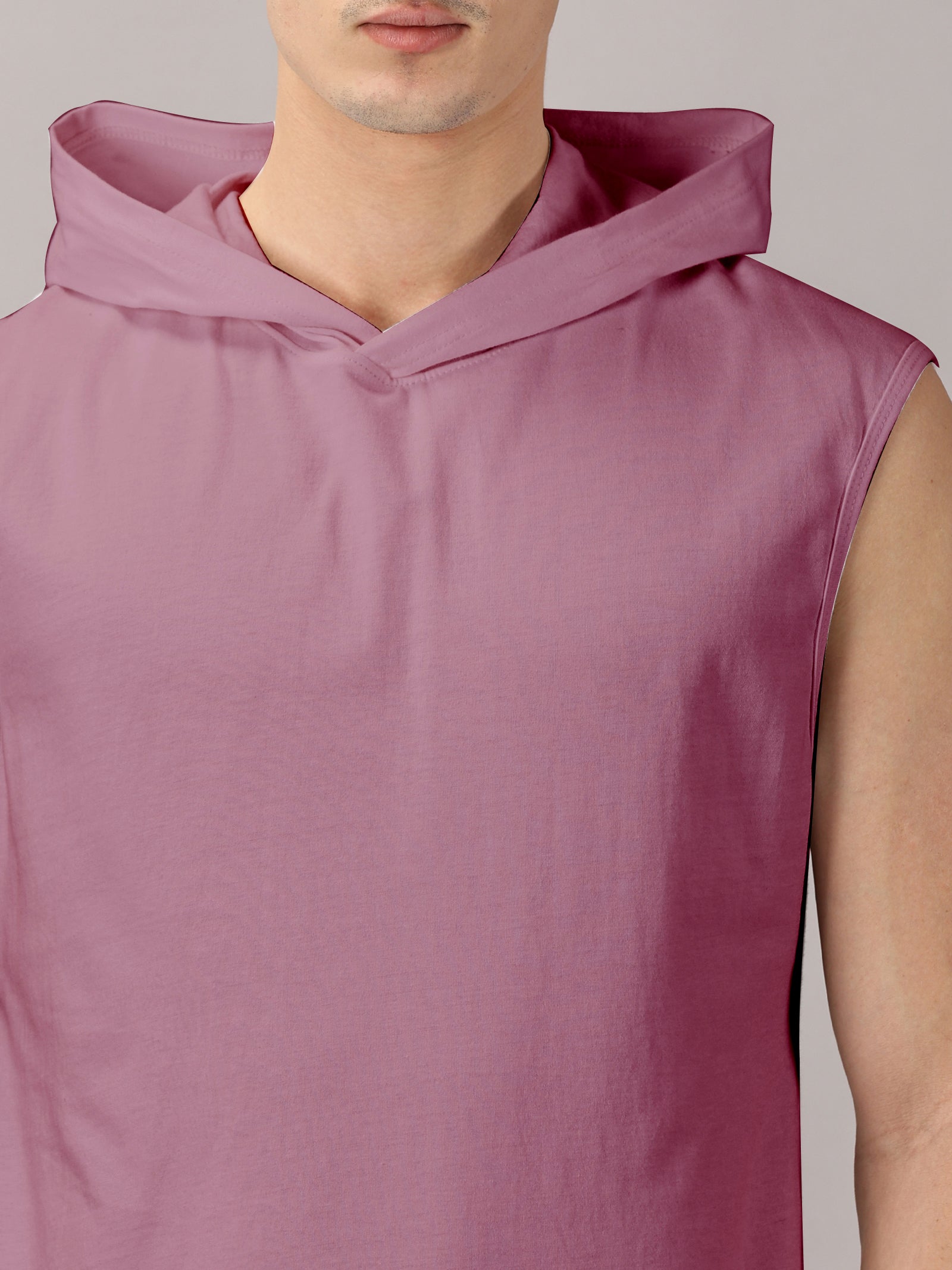 T-Shirt : Strive Hooded vest