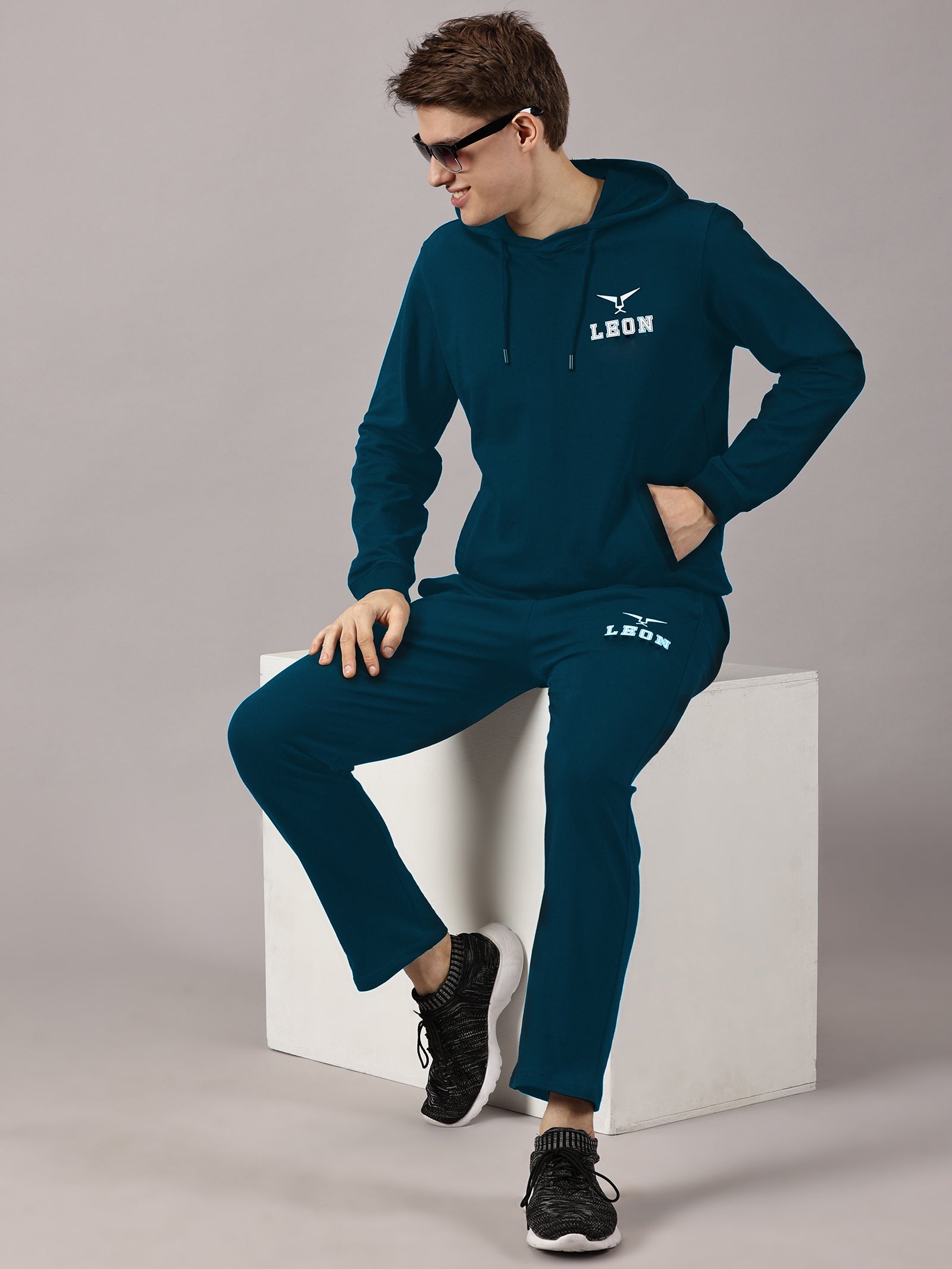 active wear : Sports Hoodie
