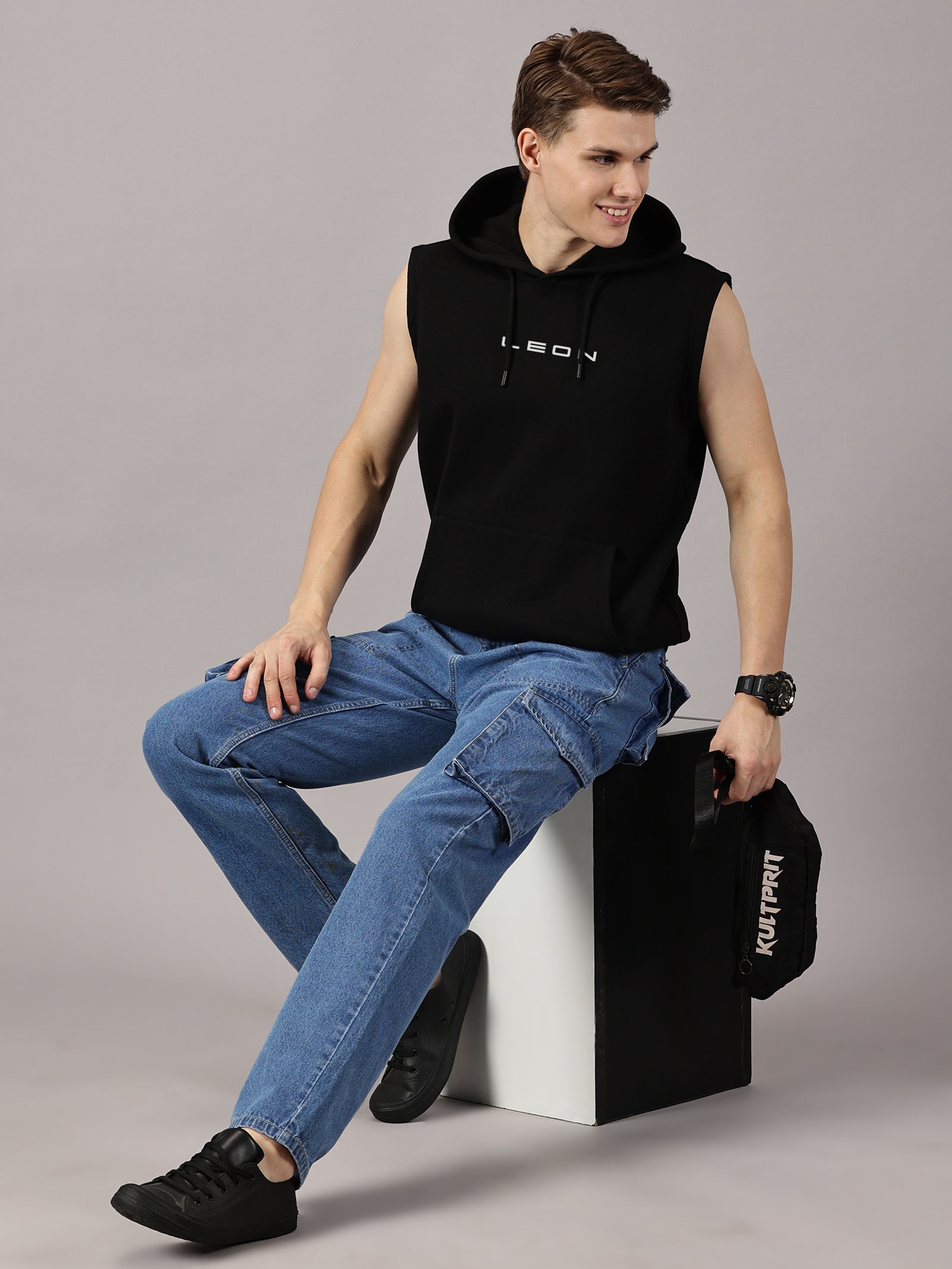 Sweatshirt :Leon Printed Sleeveless Hoodie