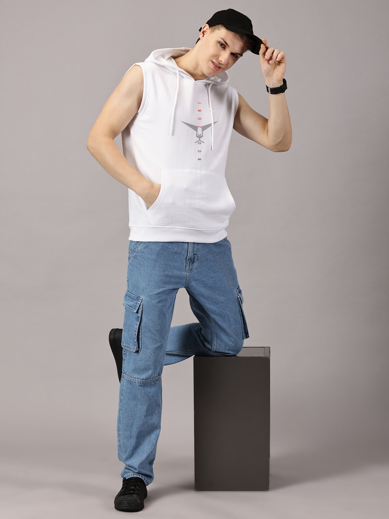 Sweatshirt :Leonmode Printed Sleeveless Hoodie